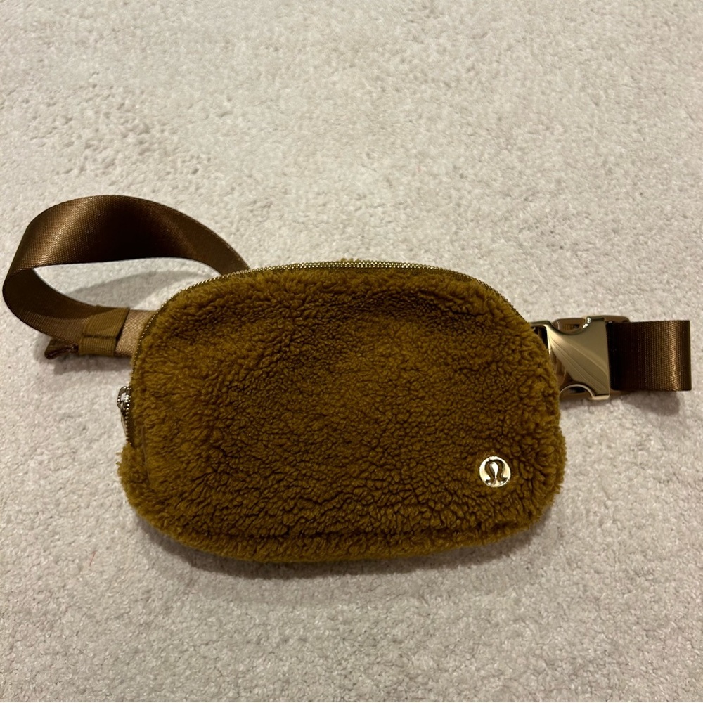 Lululemon Everywhere Fleece Belt Bag 1L